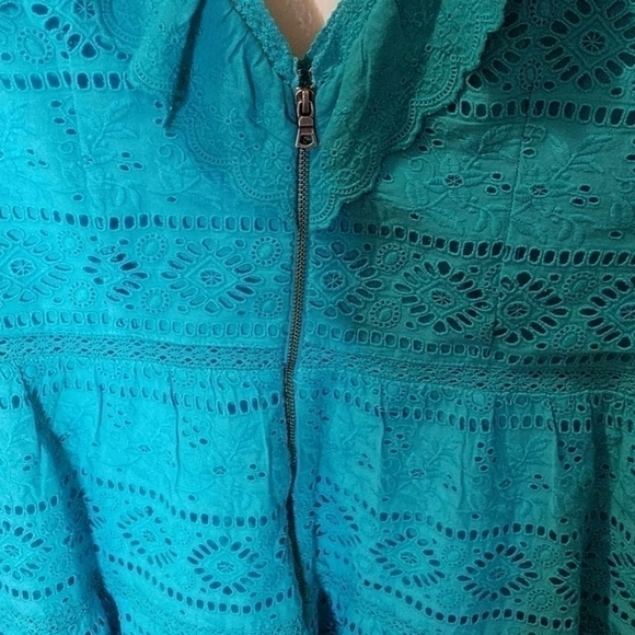 Alice + Olivia Cantara Lace Overlay Dress - Picture 13 of 13